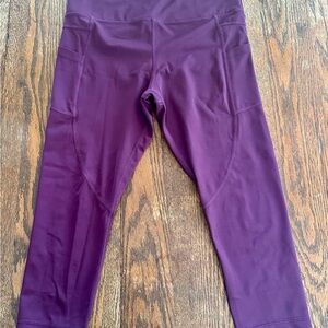 ZYIA Womens Purple Light n Tight Capri Leggings